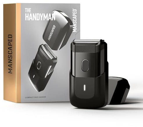 Der The Handyman™ von MANSCAPED®: Reise-Rasierapparat, Leichter akkubetriebener elektrischer Rasierer mit USB-C-Ladekabel für unterwegs, Abwaschbar, Langhaartrimmer und Folienscherkopf in einem