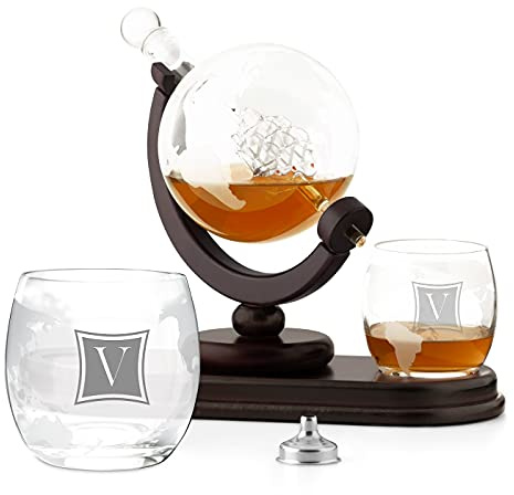 Maverton Decanter per Whisky in vetro - incisione personalizzata - Caraffa a forma di mappamondo da 850 ml + 2 bicchieri whisky - idee regalo donna - iniziale