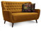 CAVADORE 2-Sitzer-Sofa Abby / Retro-Couch mit Samtbezug und Knopfheftung / 153 x 89 x 88 / Samtoptik, gold