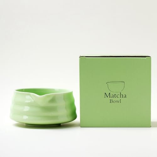 YlobdolY Tazón de cerámica para matcha con boquilla de vertido, tradicional hecho a mano de porcelana esmaltada sólida japonesa con caja de regalo para batir matcha verde brillante