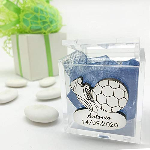 Lot de 20 boîtes en plexiglas pour dragées décorées avec bois en forme de ballon et chaussure de football + gravure, communion enfant (avec personnalisation - avec dragées blanches)
