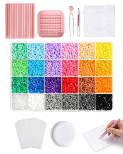 BTACGWP Cuentas Termoadhesivas Mini 8400 Piezas, 24 Colores, Set de Perlas para Planchar 2,6 mm con Placa, Pinzas y Papel de Planchado, para Pixel Art y Decoración DIY