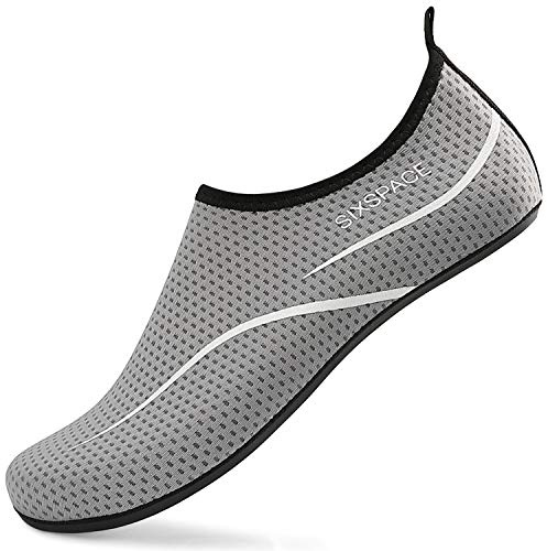 LUEDKA Calzado Agua Hombre Mujer Escarpines Playa Zapatillas de Agua Antideslizante Secado Rápido Zapatillas de Deportes Acuáticos Buceo Natación Surf Yoga (Gris,40 EU)