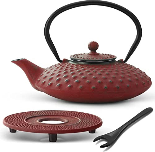 Teekanne asiatisch Gusseisen Set 0.8 Liter - rote Gusskanne mit Henkel & Edelstahl Tee-Filter Sieb-Einsatz für losen Tee & Untersetzer & Deckelheber