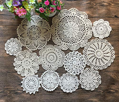 MINDPLUS Set mit 12 Handgehäkelten Deckchen aus Baumwolle Gehäkelte Spitze Deckchen Untersetzer Tischset 10-25 cm Rund Beige Vintage-Hochzeit Teeparty (12 Stück Beige)