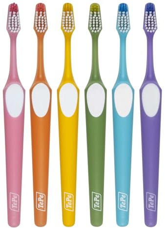 Brosse à dents TePe Nova, 1pc, Medium, élimination facile et efficace de la plaque dentaire, pointe de brosse avec des brins plus longs pour un meilleur accès aux dents du fond, Couleurs assorties