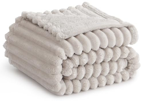 RUIKASI Kuscheldecke Flauschig Decke Beige - 150x200cm Fleecedecke Sofadecke Couchdecke für Wohnzimmer Deko Tagesdecke Blanket, Weiche Wolldecke Warme Korddecke als Wohn- & Kuscheldecken