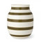 Kähler Design Vase Omaggio Olivgrün aus Keramik hergestellt, Farbe: Olivgrün, EIN Design-Klassiker, Maße (HxØ): 20 x 16,5 cm, 690309