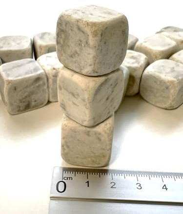 World PLANTIL Piedras Cuadradas Pequeñas Decorativas - Dados Decorativos Naturales Pulidas para Manualidades, Jardines y Decoración del Hogar, interior y exterior (BLANCO, 20 KG)