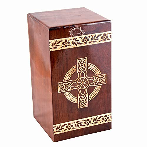 Hind Handicrafts Rosewood Urne funéraire pour cendres humaines adulte – Urne funéraire en bois pour colombarium – Boîte urne funéraire (63,6 cm cubes – RW, croix celtique – 1)