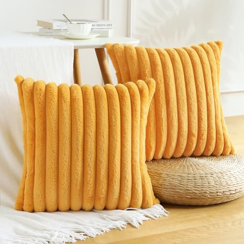 Soleebee Lot de 2 housses de coussin décoratives en velours doux en fourrure synthétique pour canapé, chambre à coucher, maison, voiture, 40 x 40 cm, curcuma