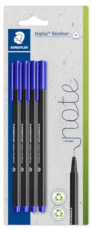 STAEDTLER triplus fineliner 334, trekant, superfin, metallmonterad spets, ca 0,3 mm, tillverkad av 97% recyclat, tillverkad i Tyskland, set med 4 stycken i blisterförpackning, färg blå, 334–3 BK4