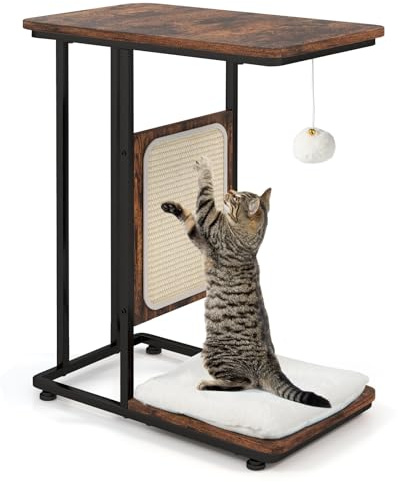 GYMAX Table d'Appoint avec Giffoir pour Chat 2-en-1, Table Basse en Forme 'C', avec Tapis à Gratter en Sisal, Étagère pour Maison de Toilette, Balle de Jeu, Coussin Amovible, Patins Antidérapants