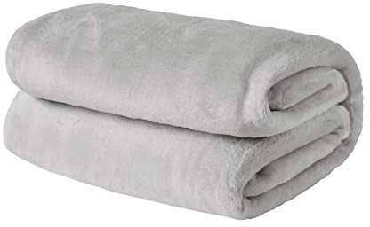 Brentfords Fleece Throw Blanket for Sofa, Super Soft Warm Silver Grey Blanket for Bed Settee Throws Flannel Fleece Blankets Fluffy Single Bed Throw, 120 x 150cm
