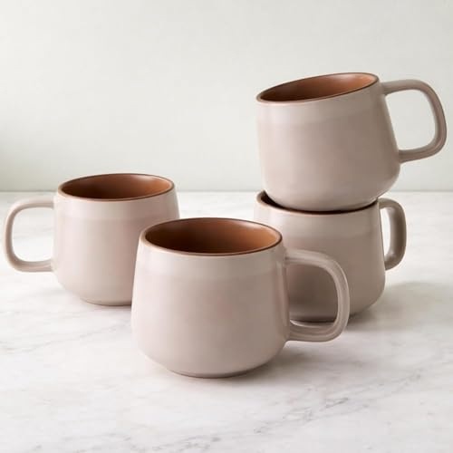 Ava Nord Stor Kaffemuggar i Stengods | Set om 4 | 470 ml | Rosé Sand | Blyfri, Giftfri, Tål Frys, Mikrovågsugn och Diskmaskin, Bekvämt Handtag, Estetisk Nordisk Design för Te och Latte
