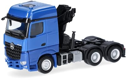 Herpa lastbilsmodell Mercedes-Benz Arocs 18 Bigspace dragbil 3 axlar med lastkran (6x4), miniatyr i skala 1:87, samlarobjekt, Made in Germany, plast, gentianblå