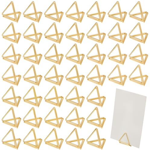 SOFPLATE 32 portatarjetas Dorado Portanúmeros de Mesa Triangular Pequeño Soporte Metálico para Tarjetas de Nombre Clips para Fotos para Bodas Fiestas Eventos Centros de Mesa Restaurantes.