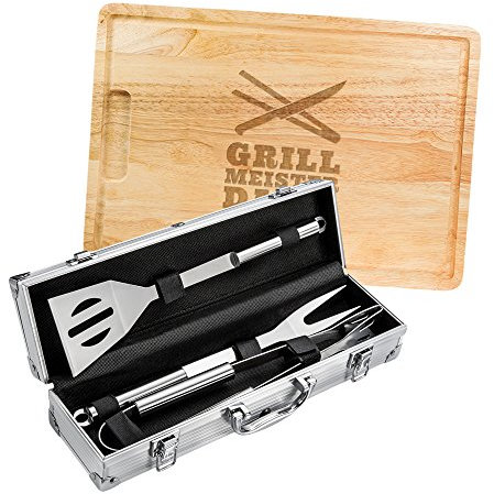 AMAVEL 2er Grillset – Grillbesteck in Edelstahl-Koffer – Schneidebrett aus Holz – Grillmeister Grillbesteck – Personalisiert mit [Namen] – Grillzange – Geschenke für Männer – Vatertagsgeschenke