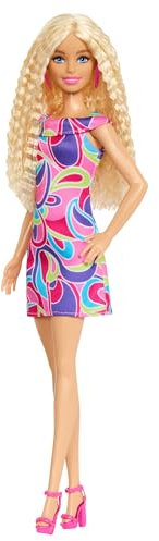 Barbie Fashionistas Puppe #223 mit welligen blonden Haaren, von Totally Hair inspiriertem Kleid und Accessoires, sammelbare Modepuppe zum 65. Jubiläum, HRH20