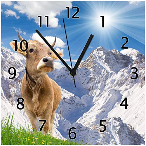 Wallario Design-Wanduhr Kuh im Sonnenschein in den Alpen aus Glas, Motiv-Uhr Größe 30 x 30 cm, Schwarze Zeiger