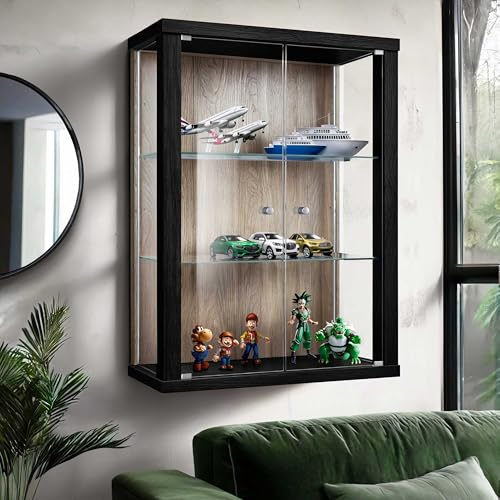 K-Möbel vägghängd glasvitrin i Sonoma ek (80x60x25 cm) med 2 justerbara glashyllor - modellbilvitrin Sonoma ek - vitrinskåp - samlarvitrin - liten glasvitrin hylla