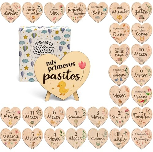 Set de regalo para recién nacido y cumple mes bebé. Tarjetas placas fichas de madera forma de corazón grabado doble cara. Regalo original mamá embarazada padres primerizos bebé niño y niña (Premium)
