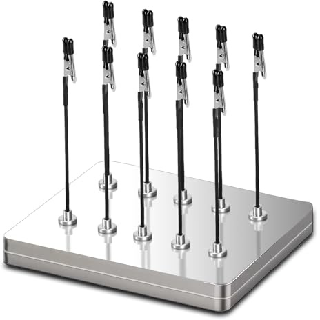 10 Soportes para modelar y 1 Lata Que Sirve de Base. Accesorios Flexibles para modelar con Pinzas de cocodrilo y Base magnética. Ideales para modelismo, Soldadura Manual y Manualidades.