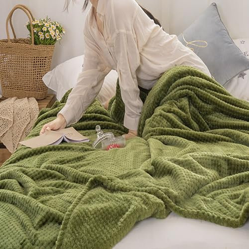 GJWLaie Throws Blanket for Bed Sofa Couch Flannel Blanket 200 * 230 Super Soft Throws For Daily Office Travel Automobile Use Warm Cozy Plush and Lightweight Olive Green Blanket