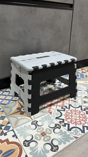 Sult&co - Taburete Plegable Escalera Pequeña Plegable Cocina o Baño Escalon Peldaño Plastico 100% Reciclado Taburete Infantil Banco Portatil Niños Silla de Cocina Fabricado en España Gris y Negro