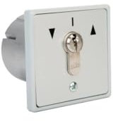 GEBA MR 1 1-2T/1 - Contacteur à clés universel – 2 impulsions – Montage encastré – Étanche IP54 – 3 clés - 2 impulsions indépendantes - Barillet européen + 1 Porte-clés DOMOBIP