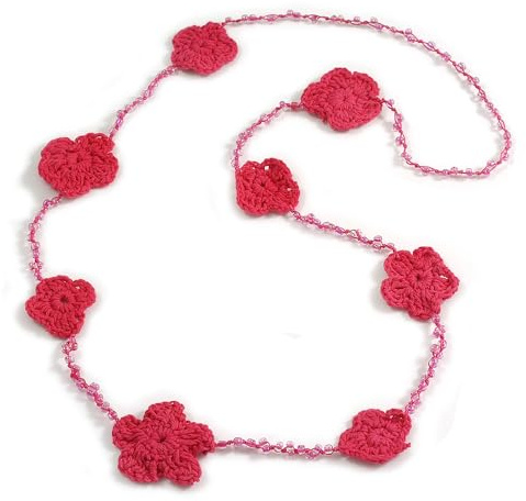 Avalaya Collana lunga fatta a mano con perline di vetro rosa chiaro all'uncinetto, motivo floreale lampone, leggera, 96 cm di lunghezza