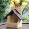Navaris Casita para pájaros de Madera - Casa de Exterior con Gancho para Colgar para Aves pequeñas - Caseta pajarera Colgante de 23,5 x 15 x 12 CM