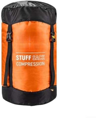 Sacco a pelo a compressione per camper ed escursionisti, sottolineando la pratica riduzione dello spazio e la chiusura ermetica dell'affidabilità rispetto alle caratteristiche estetiche (arancione)