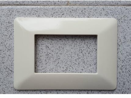 OISE ART STORE Trade Shop ABS-Platten für Serie Matix Bticino kompatibel 3 4 6 Module Farbe Cappuccino - 3 Löcher -