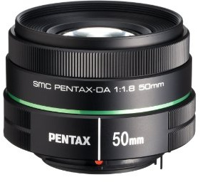 smc 22177 PENTAX-DA 50 mmF1.8 medelstort teleobjektiv (brännvidd 76,5 mm (motsvarar 35 mm format) Ljusare öppet F-värde och rund irisbländare Vacker Bokeh Lämplig för porträtt, ögonblicksbilder lätt)