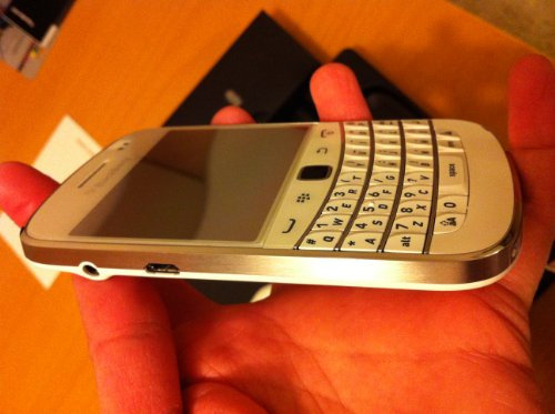 BlackBerry Bold 9900 8GB White - smartphones (Single SIM, BlackBerry OS, EDGE, GPRS, GSM, HSDPA, HSUPA, Micro-USB A, bar)