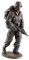 Design Toscano QS61 Soldatenfigur Ehrenbezeigung an unsere Helden, Resin, Bronze, 12.5 x 10 x 28 cm