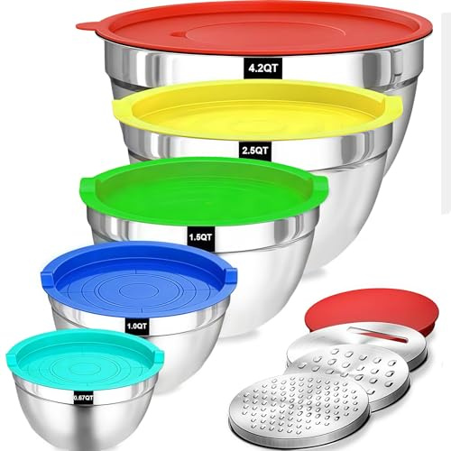 Druuzyl Set da 5 Ciotole in Acciaio Inossidabile con Coperchi – 4.5L/2.7L/1.6L/1.1L/0.7L – Include 3 Accessori per Macinatura, Impilabili e Lavabili in Lavastoviglie