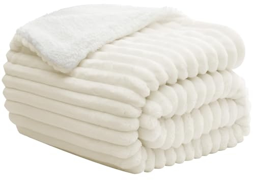 BEDELITE Kuscheldecke Flauschig Decke 150x200 - Dicke XL Sherpa Decken Cremeweiß für Couch, warme Cord Kuscheldecken Creme Weiss weiche Fleecedecke Wohndecke als Couch Überwurf für Wohnzimmer
