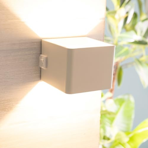 Lightbox Lámpara LED de pared exterior | 10 x 10 x 8 cm | lámpara de pared recargable para exteriores con imán y USB, detector de movimiento e interruptor basculante y luz blanca cálida (3000 K) |