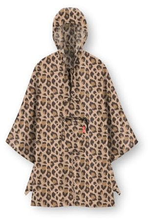 reisenthel mini maxi poncho leo macchiato – Klein verpackter Regencape aus hochwertigem Polyestergewebe – Ansprechendes Design mit weiter Kragenöffnung