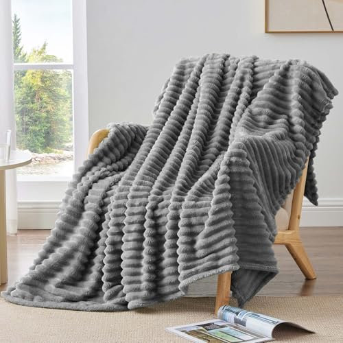 BEDELITE Kuscheldecke Flauschig Decke Klein - weiche Flanell Decken Grau 125x150 für Sofa, Deko Streifen Cord Fleecedecke als Sofaüberwurf für Wohnzimmer, Throw Blanket Wide Use