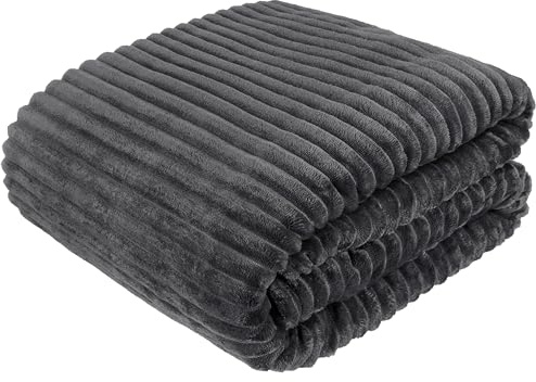 Cotton Market Große Flauschige Kuscheldecke 220 x 240 cm mit Streifen-Prägung Weiche Sofadecke Eleganter Bettüberwurf Warm Dekorativ Modern