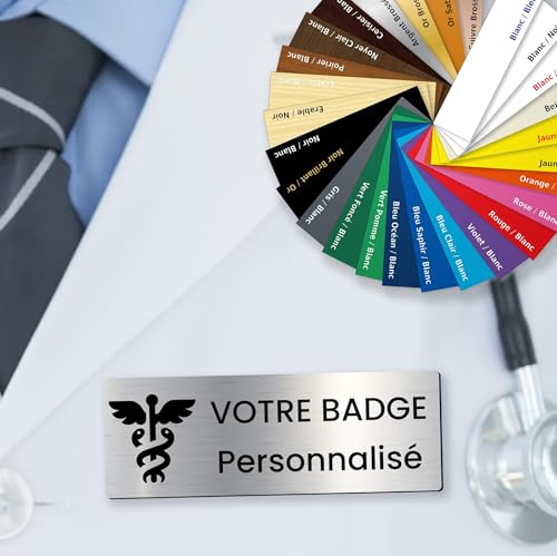 Badge personnalisé 75x25 mm avec fixation aimantée ou par épingle – 27 couleurs, 36 symboles – Idéal pour personnel médical, entreprise, événement, hôtel, école