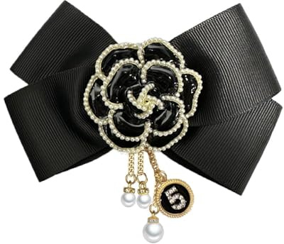 Spilla con fiore di camelia con fiocco grande pre-annodato e nappa per donne e ragazze, con CZ, perla sintetica, numero fortunato cinque, catenina, charm a goccia, spilla in tessuto, clip per bavero