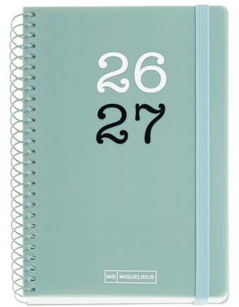 Miquelrius - Skolkalender 2026 2027 dag per sida A6+, grön | 12 månader, 11,7 x 17,4 cm, polypropen, färgad metallspiral, gummiförslutning, klistermärken, spansk-EN