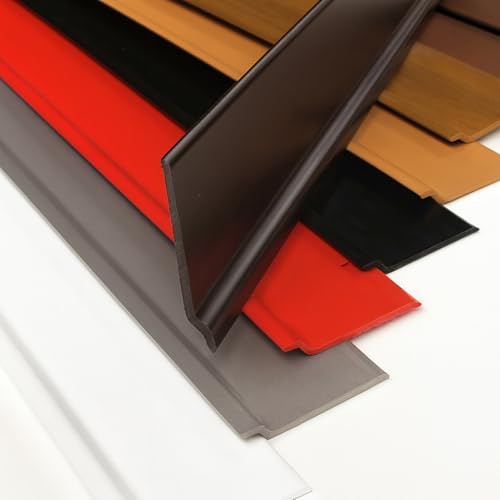 Battiscopa in pvc in profilati da cm 200 in 9 colori. H cm 7 x spessore 3 mm. Montaggio con colle adatte o chiodini(Col. Marrone)