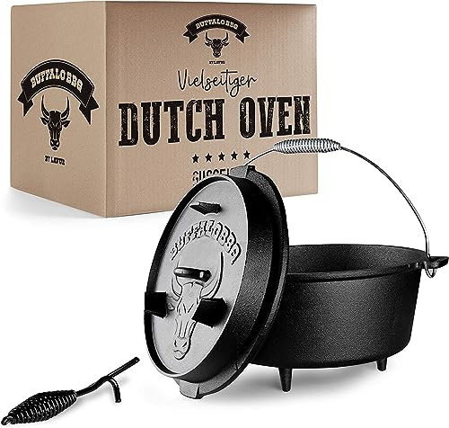 BUFFALO BBQ Feuertopf | Eingebrannter 7,5 L Dutch Oven aus Gusseisen | für Kochen, Braten & Grillen | Perfekt für Camping | Inkl. Deckelheber, Tragetasche & 2in1 Gusseisendeckel