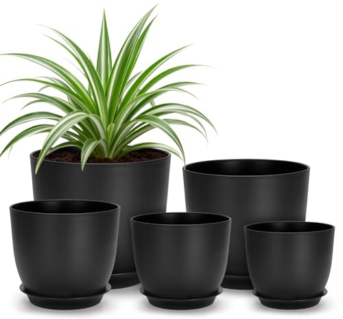 KINGLAKE 5 Pack Plant Pots Indoor, 17.8/16/14/12.5/11.5cm Multi Size Modern Matte Plastic Flower Pots Set with Saucers and Drainage Holes for House Plants, Succulents, Herbs (Black)