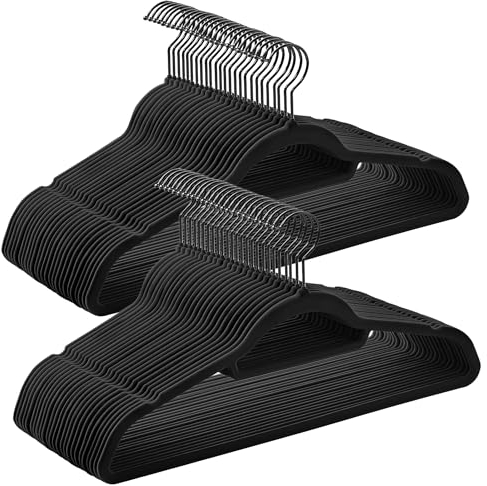 SONGMICS Kleiderbügel Samt, 50er Set, Bügel, rutschfest, kleine Stange für Krawatten, 360° drehbarer Haken, 0,6 cm dick, platzsparend, 43,5 cm lang, für Mäntel, Hosen, schwarz CRF021B02